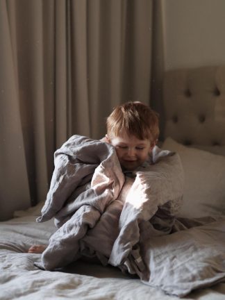 grå sängkläder för barn